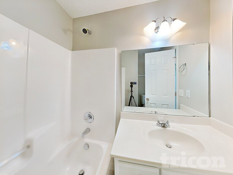 Building Photo - 63 Summer Brook Ct