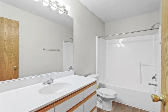 Building Photo - Modern 3 BR Townhome in North Normal—Low Maintenance, High Comfort!