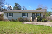 Building Photo - Cozy 3-Bedroom Home Near Downtown Pensacol...