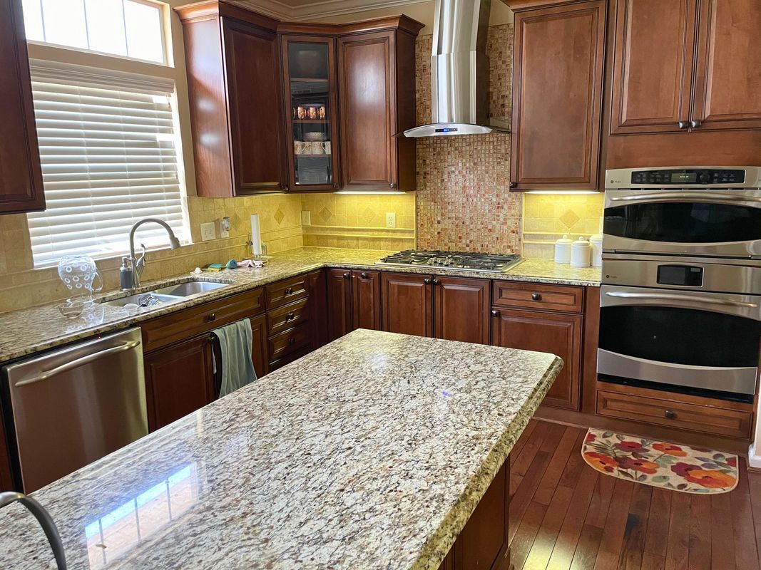 Building Photo - 9908 E Hill Dr