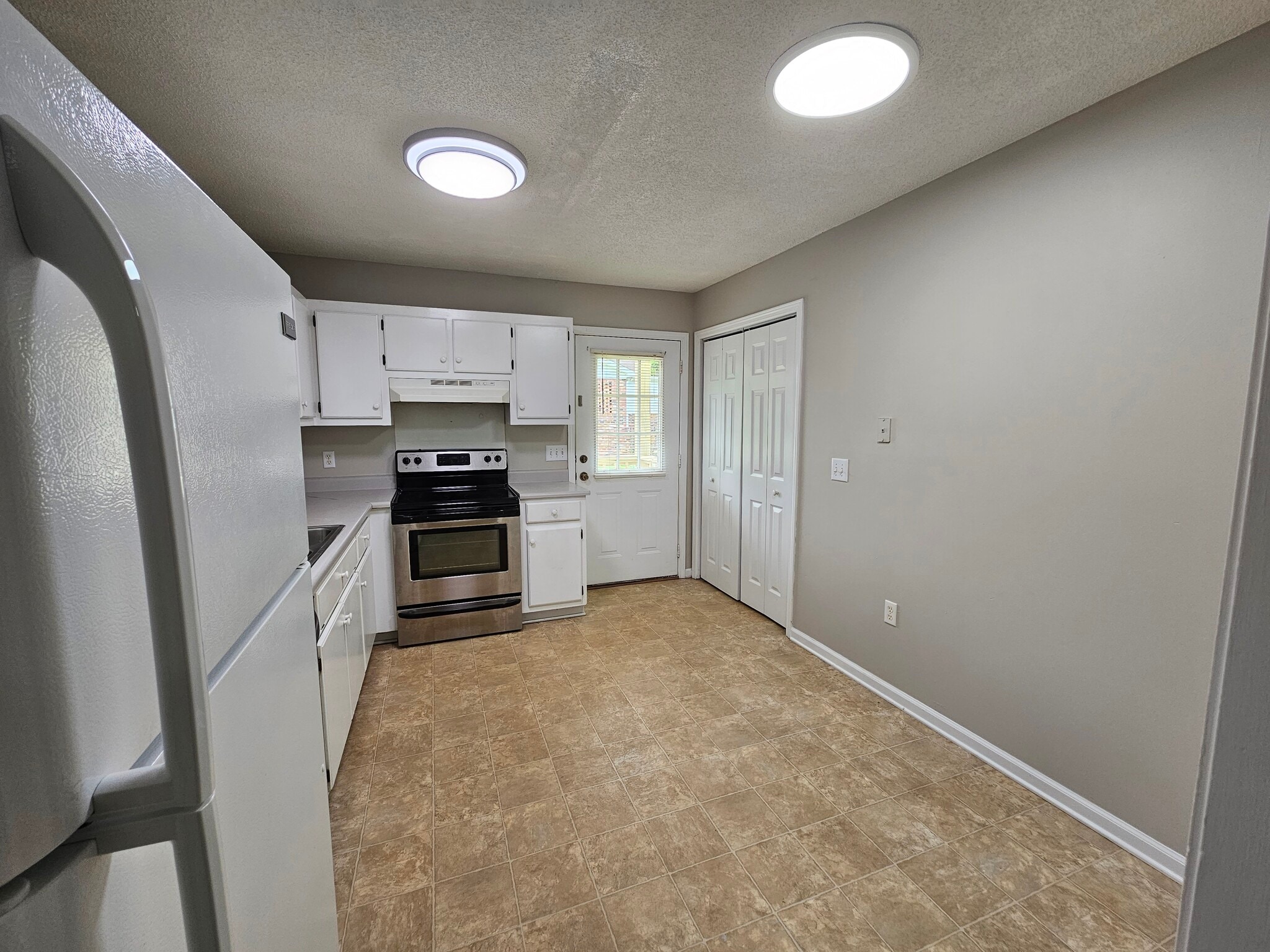 Eat-in Kitchen - 305 Pope Field Rd #A