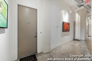 Building Photo - 1401 S Flores St