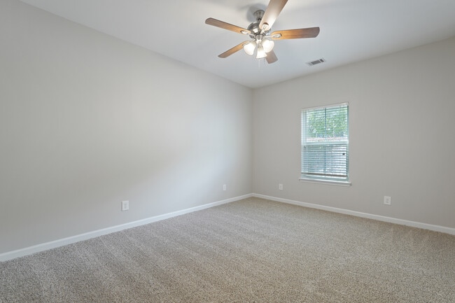 Building Photo - 10 Brown Thrasher Ct
