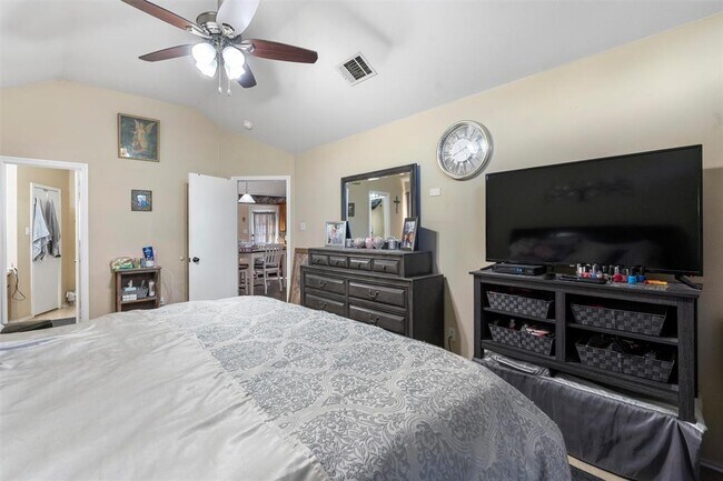 Building Photo - 707 Broken Bow Dr