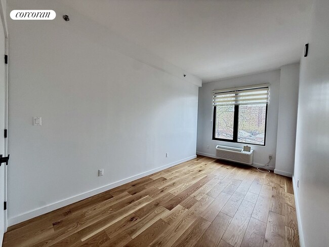 Primary Photo - 83-15 Parsons Blvd