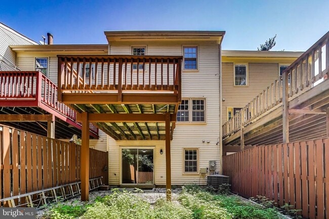 Building Photo - 3027 Mozart Dr