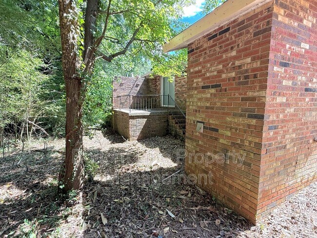 Building Photo - 561 Blendwood Dr