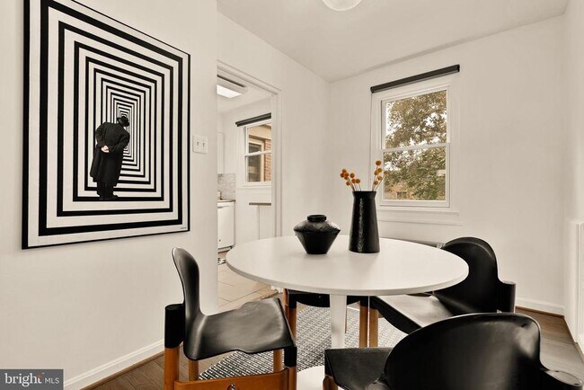 Building Photo - 4818 Chevy Chase Dr