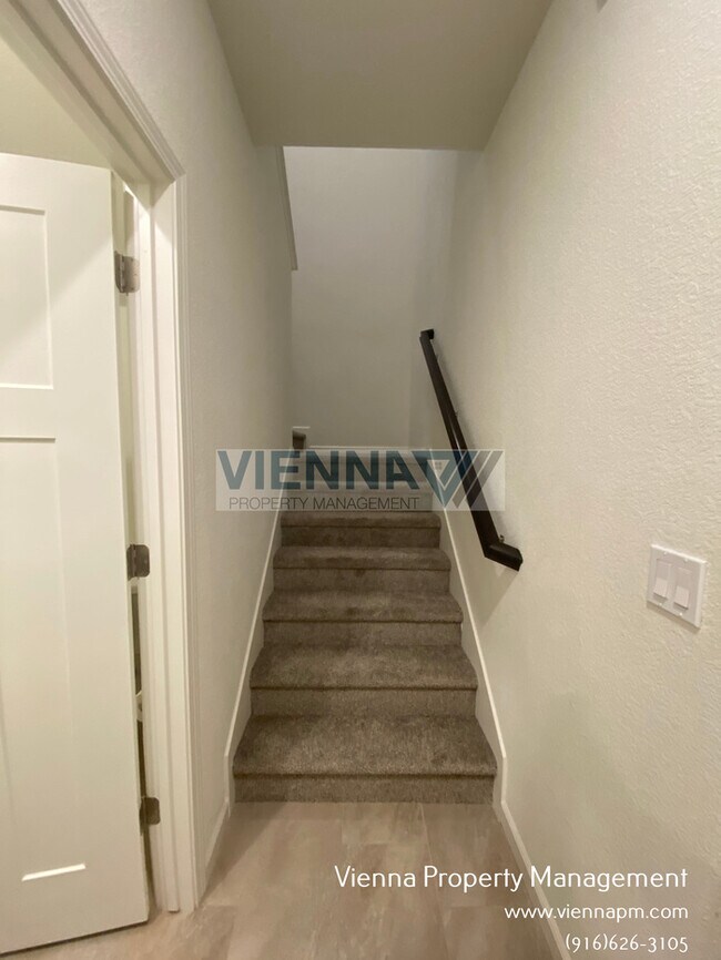 Building Photo - 1052 Essington Ln