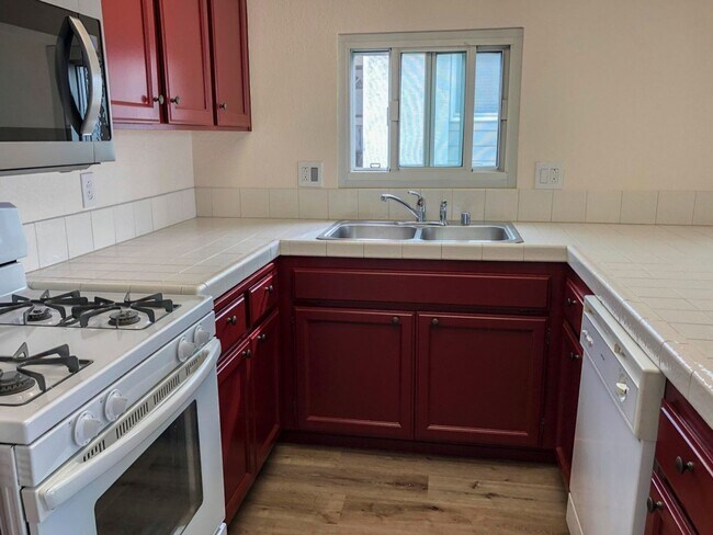 Building Photo - 2bd/2bth Condo with Private Patio, In-Unit...