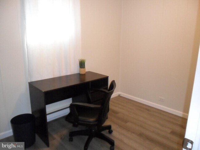 Building Photo - 301 Tichy Dr