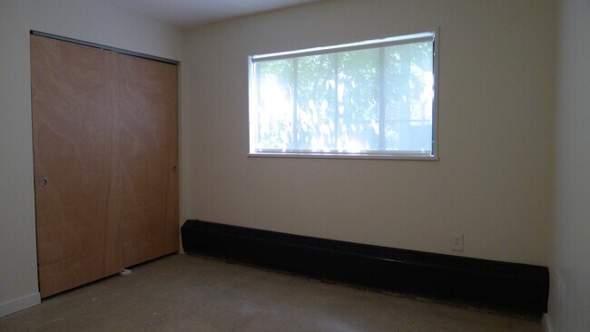 Building Photo - 1060 Van Dyke