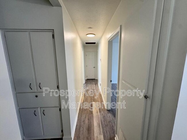 Building Photo - 6428 Luna Dr