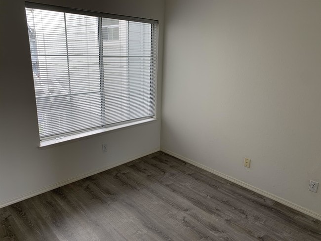 Building Photo - 563 Shoal Cir