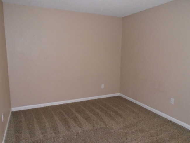 Building Photo - CAMPUS PARK . MOVE IN SPECIAL! $2547.50 MO...