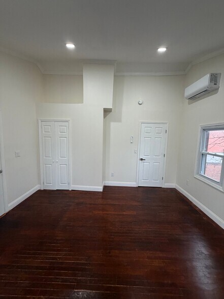 Building Photo - 39 Jackson St