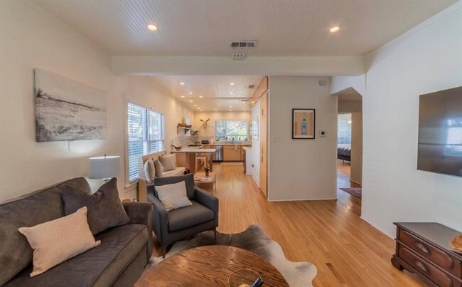 Building Photo - 1503 Newton St