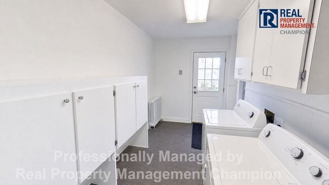 Building Photo - 120 S Lumina Ave