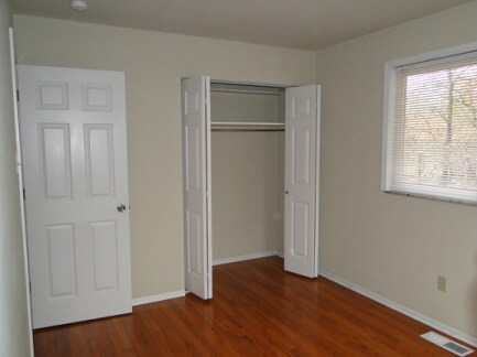 Building Photo - 6930 Birdie Ln