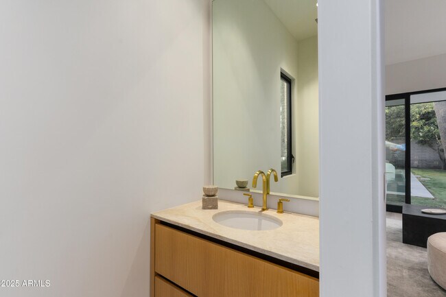 Building Photo - 5311 E Mitchell Dr