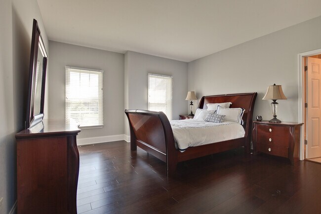 Building Photo - 8 Turnbury Ct