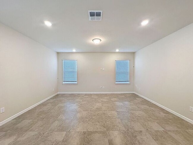 Building Photo - Tohoqua Beauty!