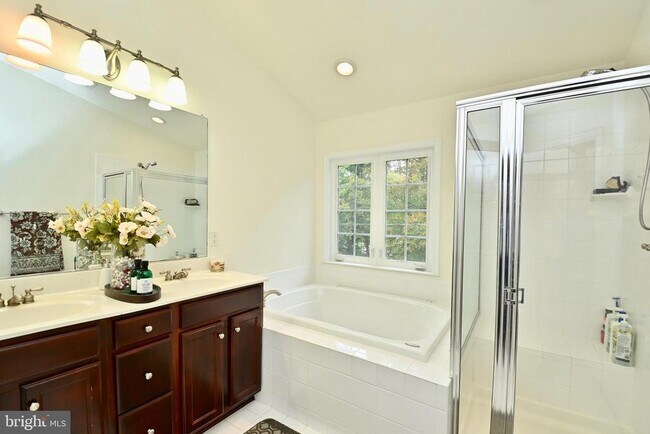 Building Photo - 8240 Gunston Commons Way