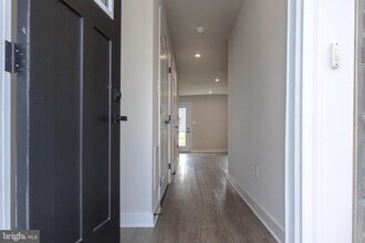 Building Photo - 6 Foxwood Dr