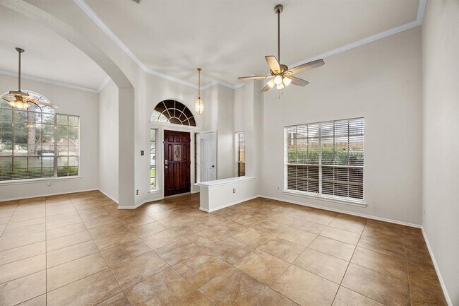 Building Photo - 4702 Forest Home Dr