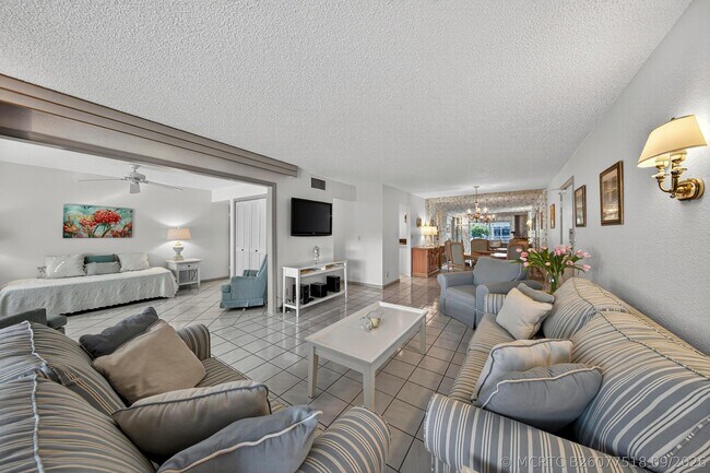Building Photo - 6417 Bay Club Dr