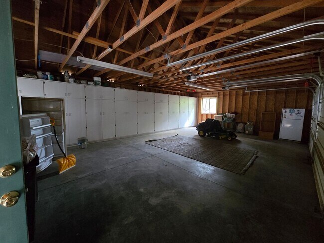 Building Photo - Stunning Views, Executive Home in Equestri...