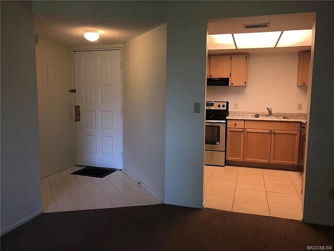 Building Photo - 588 Fairways Ln