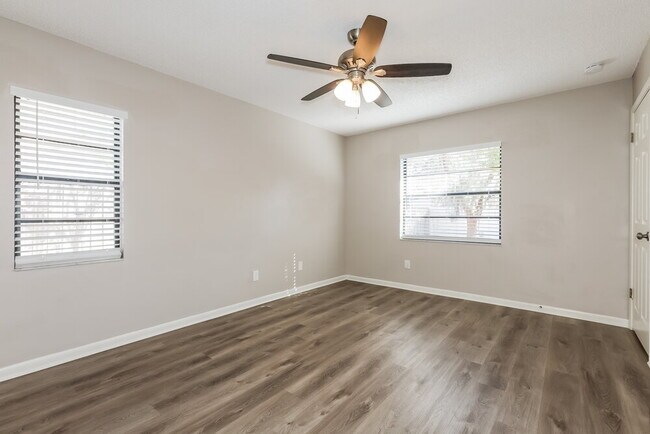 Building Photo - 813 Regal Palm Ct