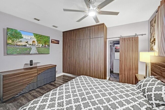 Building Photo - 2000 Jackson St