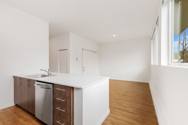 Building Photo - Capitol Hill 1 Bedroom Condo - Ground Leve...