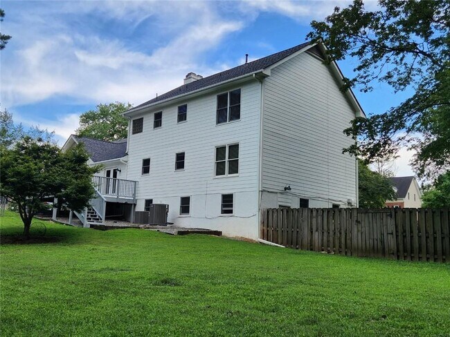 Building Photo - 5079 Bridgeport Way NW