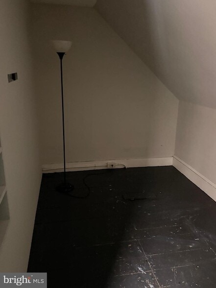 Building Photo - 73 Walnut St