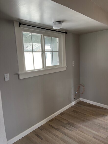 Kitchen nook with waterline for the fridge - 1610 W 168th St