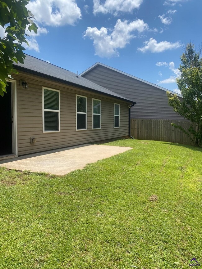 Building Photo - 105 Sutton Dr