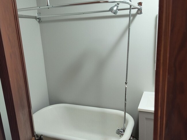 Building Photo - 248-250 N Main St