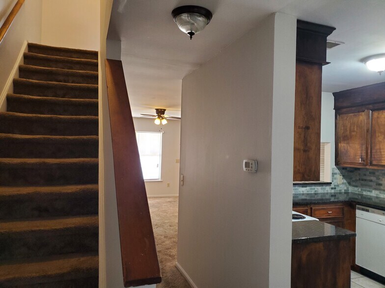 Building Photo - 139 Country Town Dr