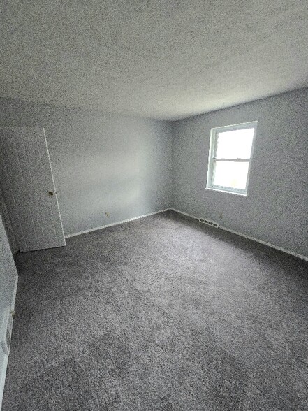 Building Photo - 7046 Paxton Rd