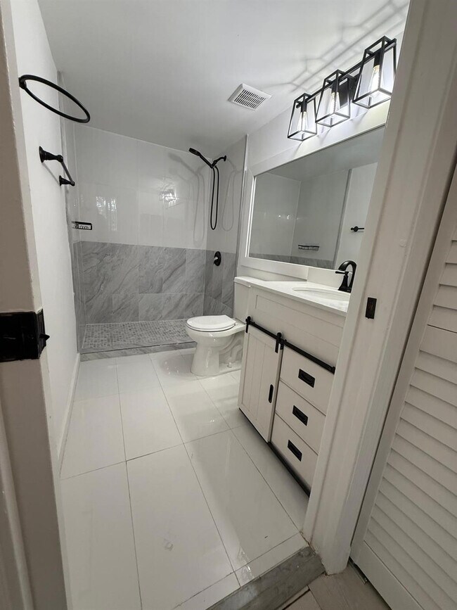 Building Photo - 4828 State Rd