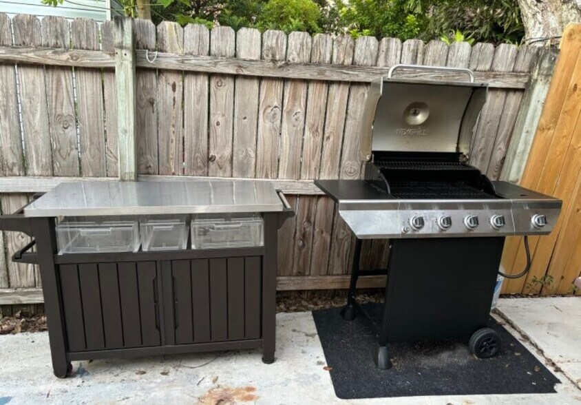 BBQ and storage area - 945 Plantation Rd