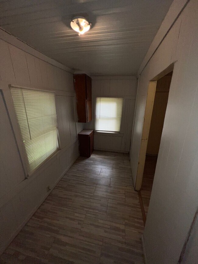 Building Photo - 2549 Quinton St