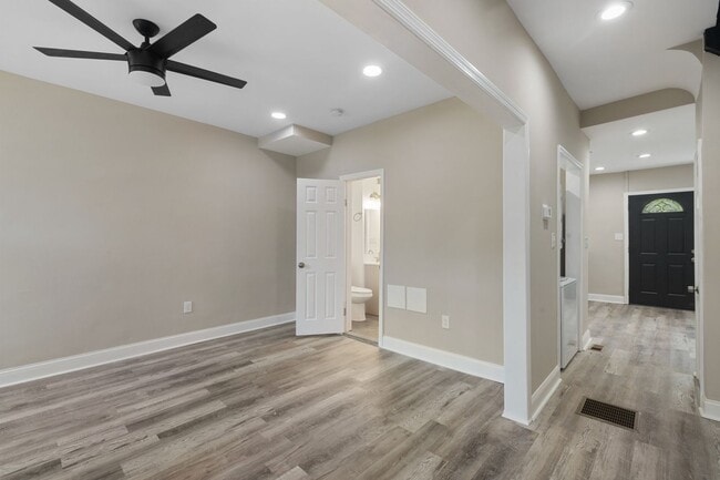 Building Photo - Newly Renovated 4-Bedroom Townhome for Rent