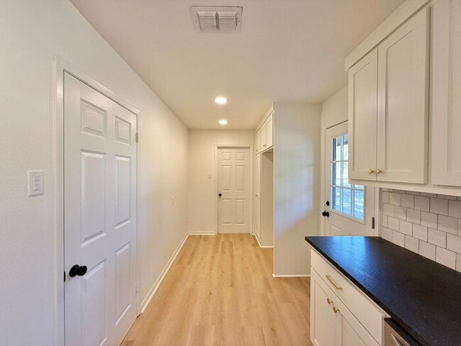 Building Photo - Spacious 3-Bedroom, 2-Bath Home with Bonus Room & Modern Touches