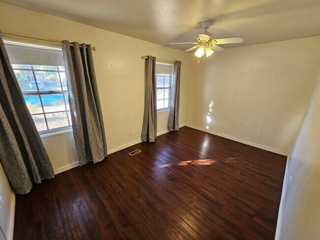 Building Photo - 3014 Hayman Terrace