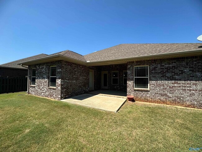 Building Photo - 475 E Mossyleaf Dr SW