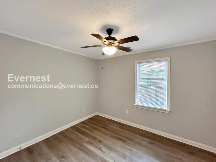 Building Photo - 835 Margo Ln